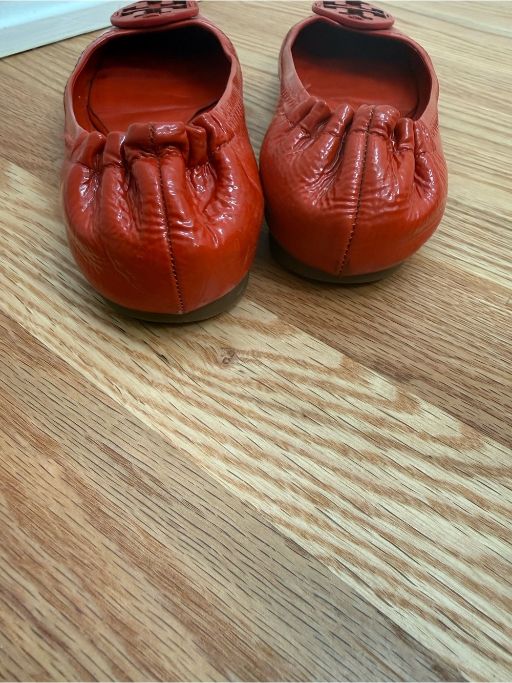 Tory Burch Red Orange Reva Patent Leather Ballet Flats, Size 7 - Picture 6 of 7
